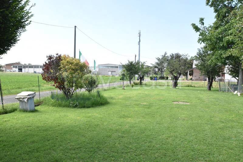 casa indipendente in vendita a Soragna