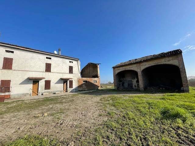 casa indipendente in vendita a Soragna