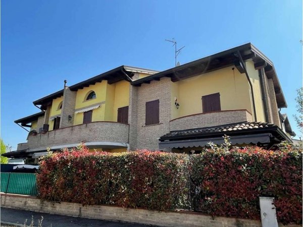 casa indipendente in vendita a Soragna