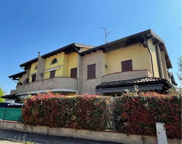 casa indipendente in vendita a Soragna