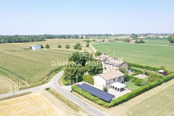 casa indipendente in vendita a Soragna