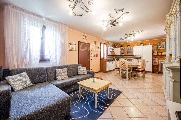 casa indipendente in vendita a Soragna