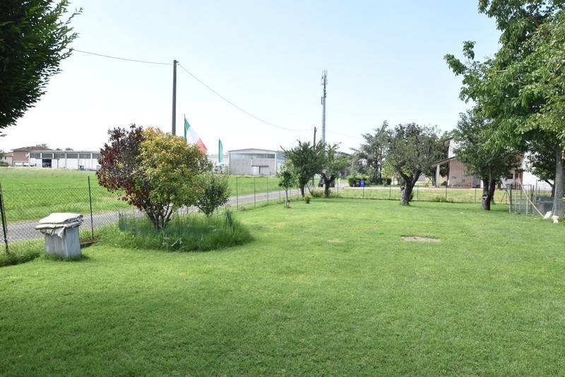 casa indipendente in vendita a Soragna