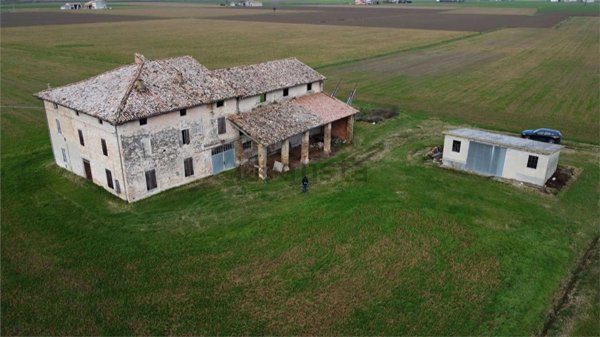 casa indipendente in vendita a Soragna in zona Carzeto