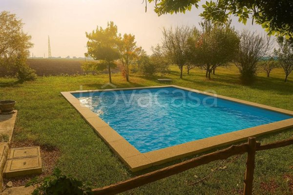 casa indipendente in vendita a Soragna in zona Carzeto