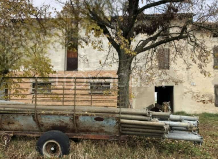 ufficio in vendita a Soragna in zona Carzeto