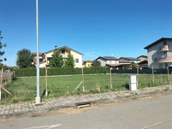 terreno edificabile in vendita a Soragna