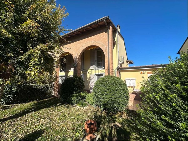 casa indipendente in vendita a Soragna