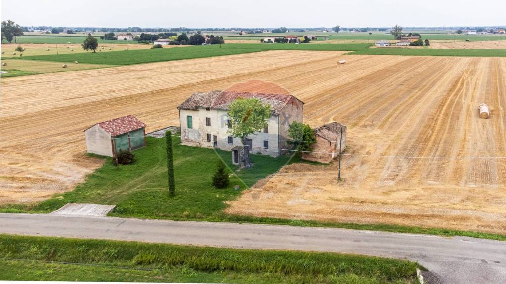 casa indipendente in vendita a Soragna