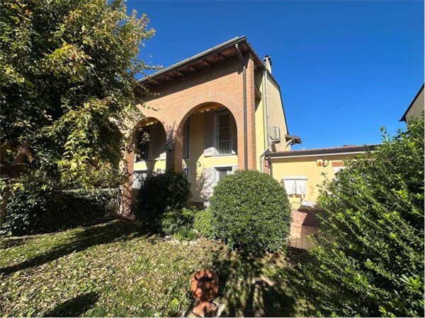 casa indipendente in vendita a Soragna
