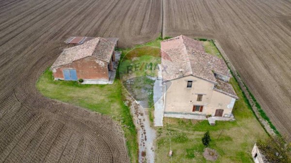 casa indipendente in vendita a Soragna in zona Carzeto