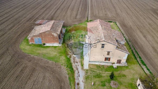 casa indipendente in vendita a Soragna in zona Carzeto
