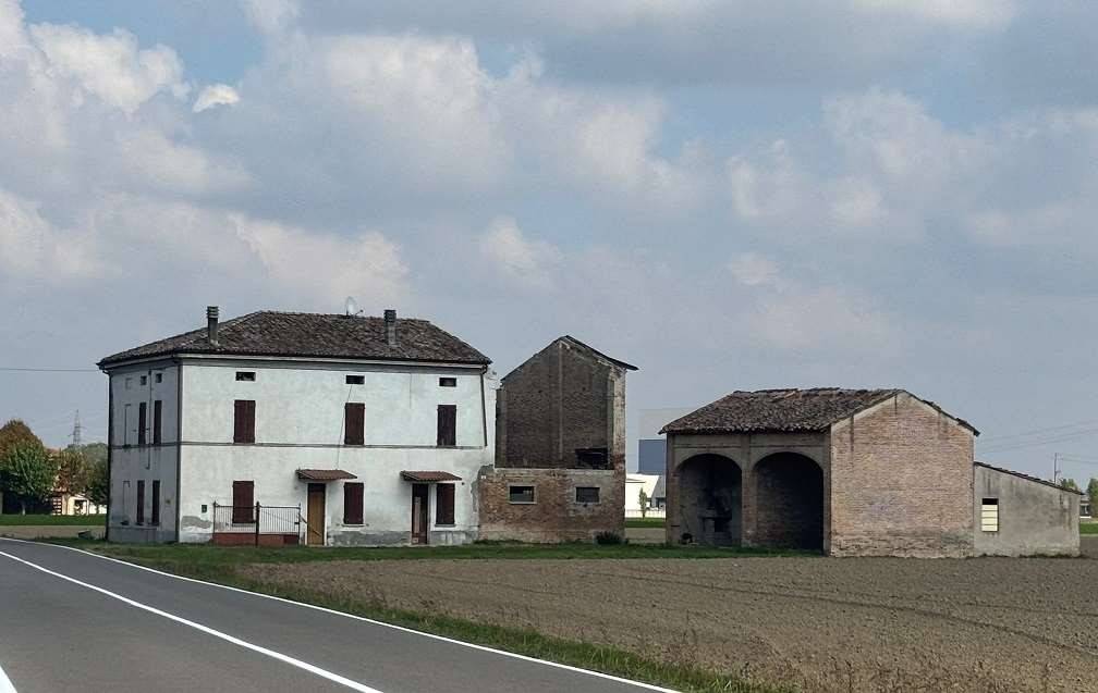 casa indipendente in vendita a Soragna