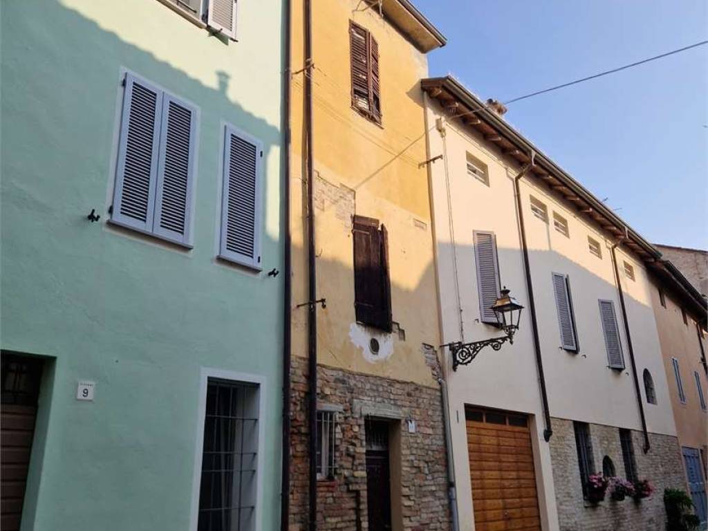 casa indipendente in vendita a Soragna