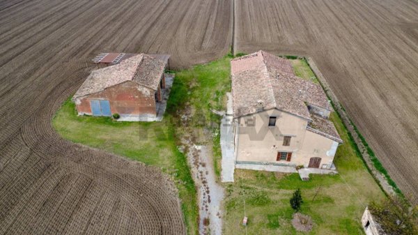 casa indipendente in vendita a Soragna in zona Carzeto
