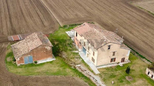 casa indipendente in vendita a Soragna in zona Carzeto