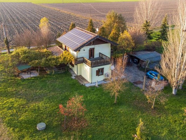 casa indipendente in vendita a Soragna