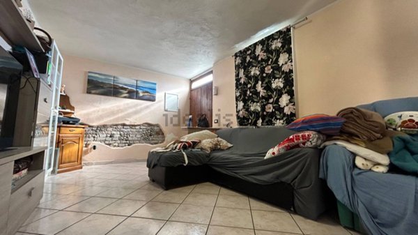 casa indipendente in vendita a Soragna in zona Castellina