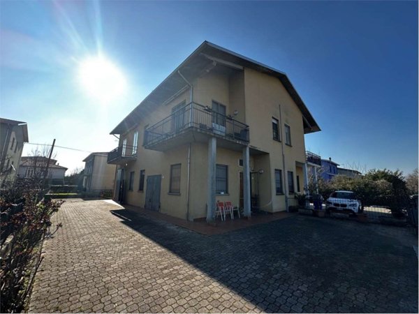 casa indipendente in vendita a Soragna