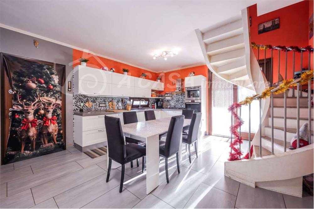 casa indipendente in vendita a Soragna