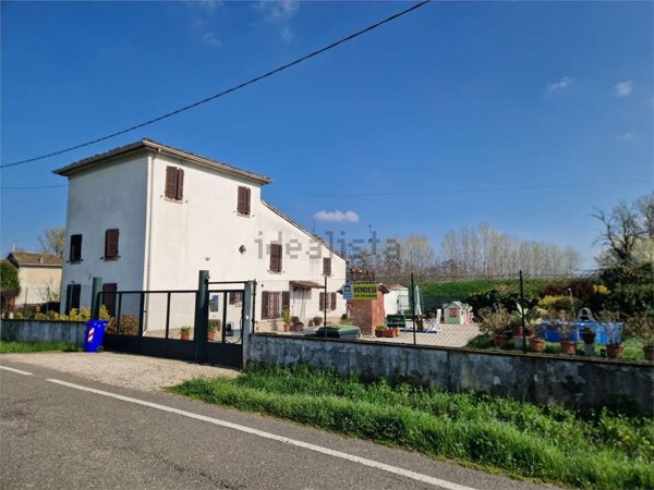 casa indipendente in vendita a Soragna