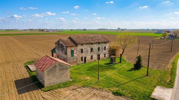 casale in vendita a Soragna