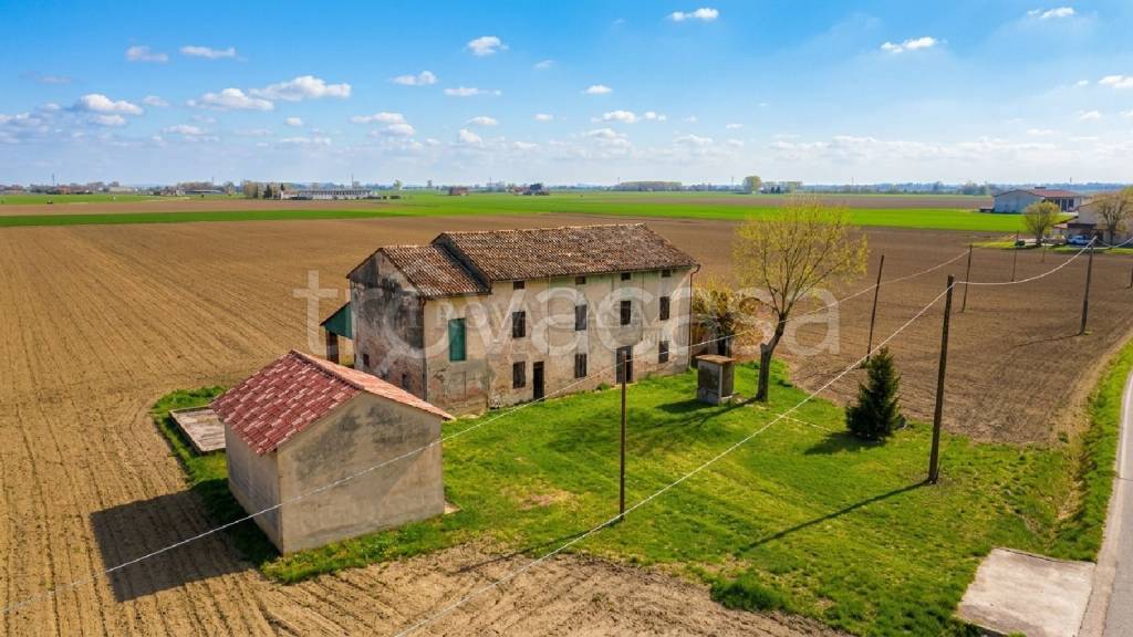 casa indipendente in vendita a Soragna