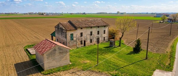 casa indipendente in vendita a Soragna in zona Carzeto