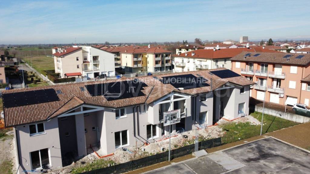 casa indipendente in vendita a Soragna