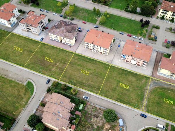 terreno edificabile in vendita a Soragna