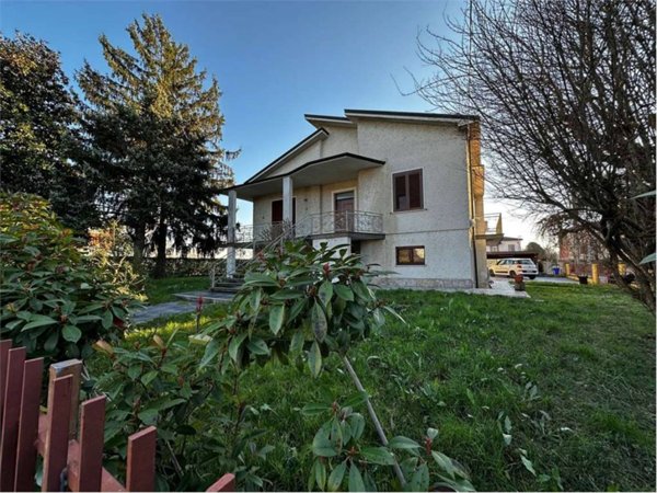 casa indipendente in vendita a Soragna