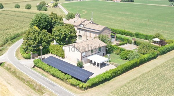 casa indipendente in vendita a Soragna