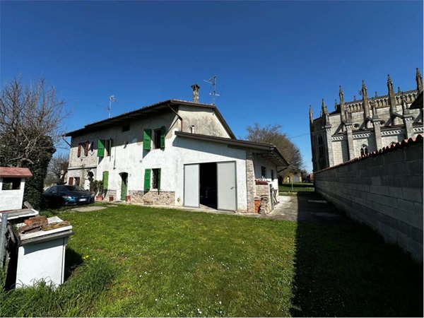 casa semindipendente in vendita a Soragna in zona Diolo