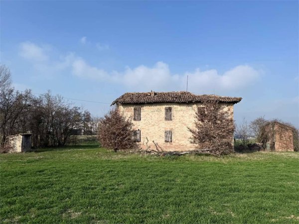 casa indipendente in vendita a Soragna in zona Carzeto