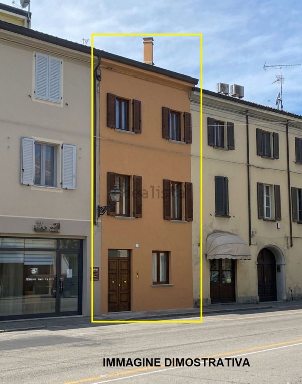 casa indipendente in vendita a Soragna