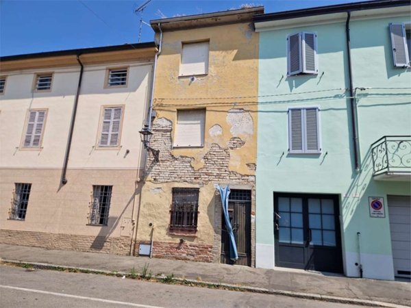 casa semindipendente in vendita a Soragna