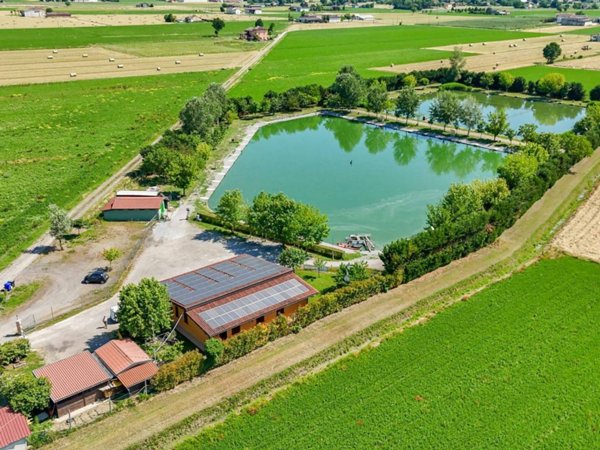 negozio in vendita a Soragna
