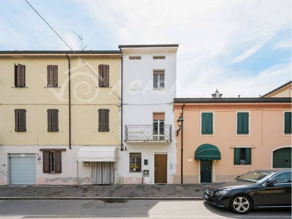 casa indipendente in vendita a Soragna
