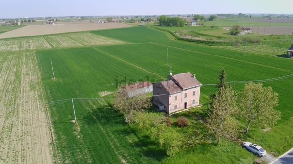 casa indipendente in vendita a Soragna in zona Carzeto