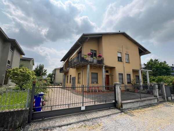 casa indipendente in vendita a Soragna