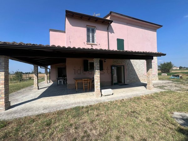 casa indipendente in vendita a Soragna in zona Carzeto