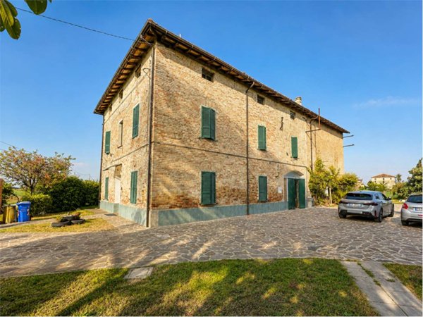 casa indipendente in vendita a Soragna in zona Diolo