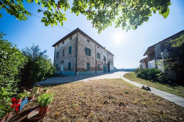 appartamento in vendita a Soragna in zona Diolo