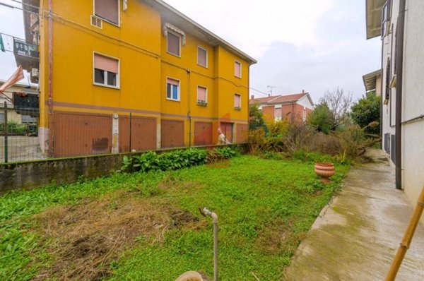 casa indipendente in vendita a Soragna