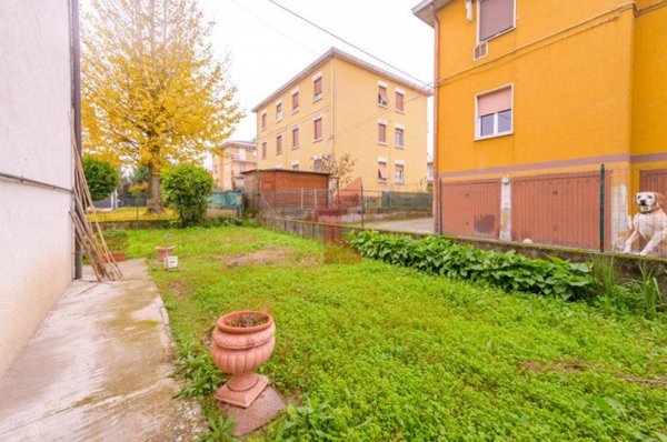 casa indipendente in vendita a Soragna