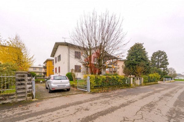 casa indipendente in vendita a Soragna