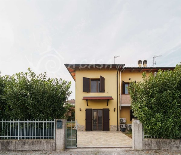 casa indipendente in vendita a Soragna in zona Diolo