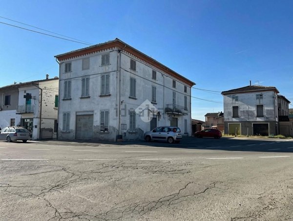 casa indipendente in vendita a Soragna