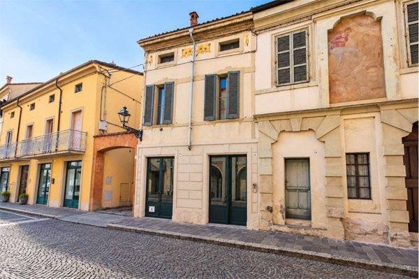 casa indipendente in vendita a Soragna