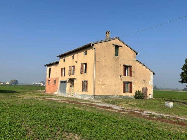 casa indipendente in vendita a Soragna in zona Carzeto